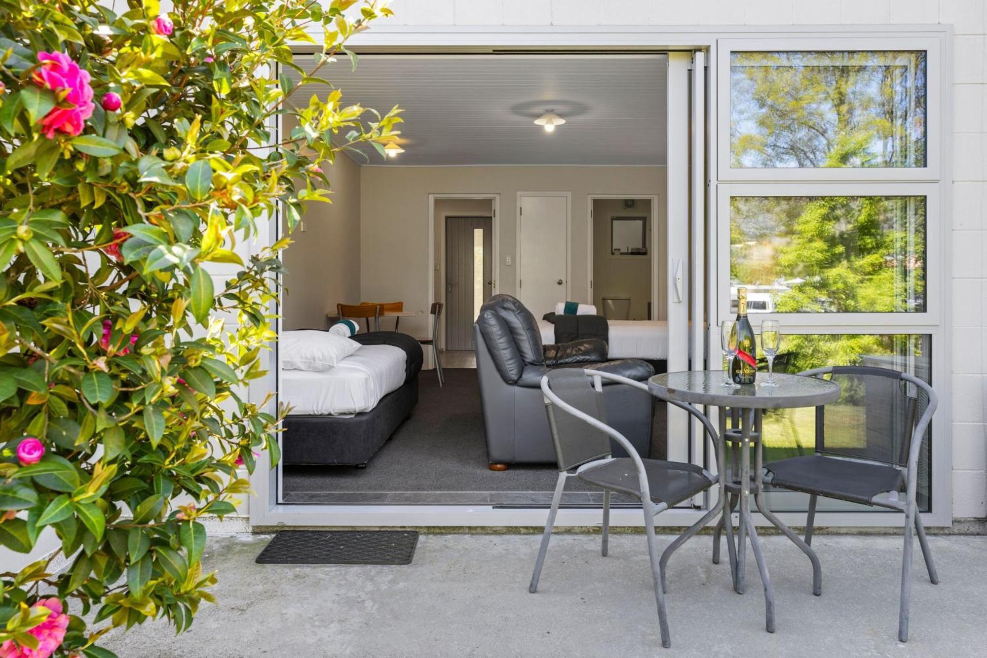 Asure Brookvale Motel Wanaka Eksteriør billede